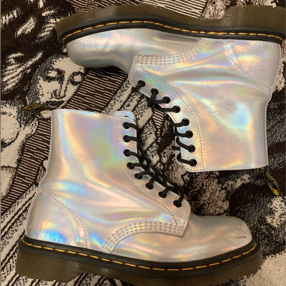 ✨Dr. Marten silver holographic Pascal boots✨size 9✨